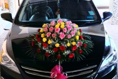 Car-Decoration-with-Flowers