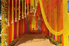 Best-Haldi-decoration-with-flowers-at-home